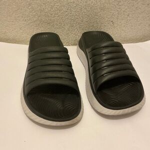 . KuaiLu Womens Recovery Slides. Black with White Soles.Women’s Size 10